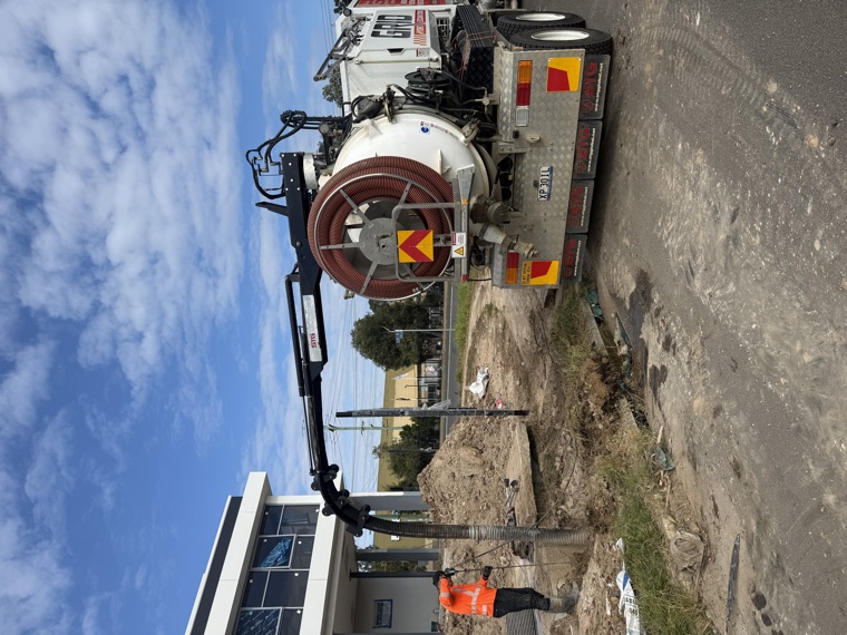 Full size NDD vac truck with hose reel on Sydney construction site